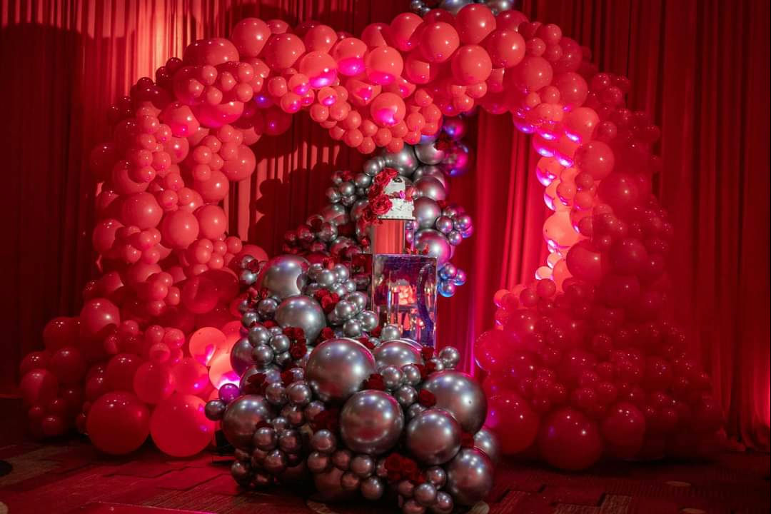 Organic Balloon arch, balloon garland, wedding cake, balloon floral, wedding day, event Decorator, Huntsville Balloon arch, balloon arches Huntsville Alabama